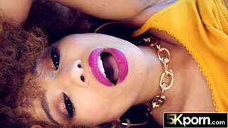 Голям Задник Черен Красота Скочи на Пениса