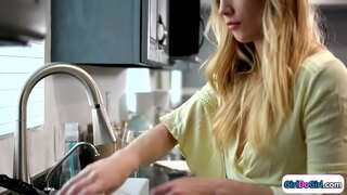 Store bryster blonde kommer tidligt hjem til hendes små bryster kæreste, og de fejre med lesbisk sex.De kys og den barmfagre babe er kantede og facesits hende Store bryster blonde kommer tidligt hjem til hendes små bryster kæreste, og de fejre med lesbisk sex.De kys og den barmfagre babe er kantede og facesits hende