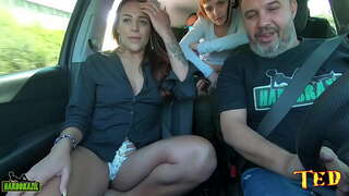 Колата е пълен и Марша Любовта става гол в движение