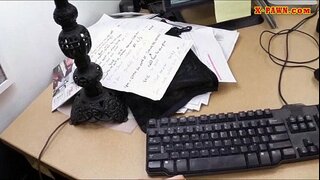 Чувак дип сделку белән кайнар бизнес-леди өчен аңа акча иде