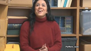 Sulu латиноамериканскую воровку tutdu və трахнул qaba gözətçi