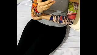 احتفال عيد الميلاد. الأخت مارس الجنس المتشددين إعطاء أفضل اللسان له