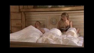 Блондинка из Германии очень смелая и не теряет времени, трахается с двумя